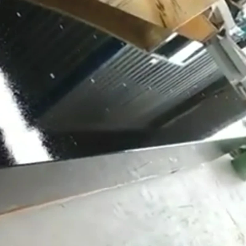 4 metr uzunluğunda və 0,5 metr qalın qazılmış qranit platforması göndərilir